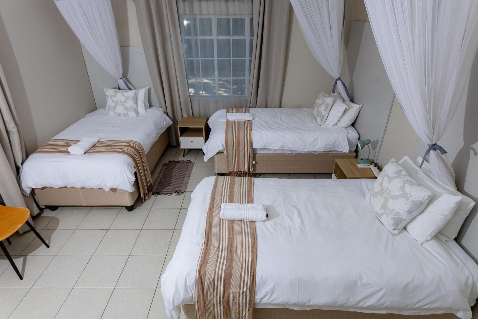 Hungwe House Villa วิกตอเรียฟอลส์ ภายนอก รูปภาพ